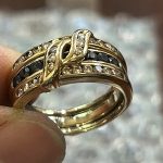 サイズ直しが完了し、ピカピカに磨き上げられた3連風リング