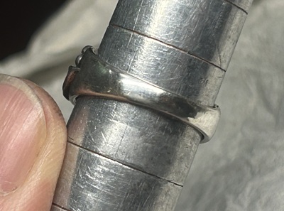 お直ししたリングの底部。継ぎ目が全く見えない仕上がり