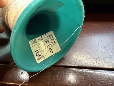 糸巻底面の品質ラベル（GUNZE GPT HPE 100% BB7EH 20番手 1,000m）